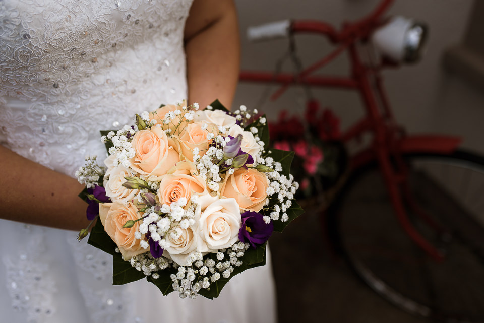 Bride's bouquet 'I do' photography